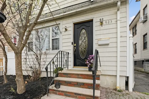 923 Kilsyth Rd, Elizabeth City, NJ 07208