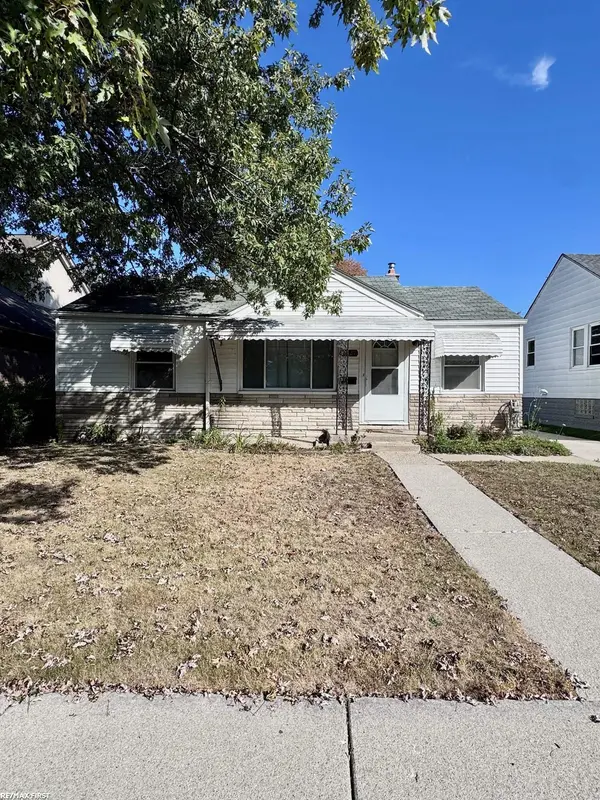 21527 Bon Heur ST, St Clair Shores, MI 48081