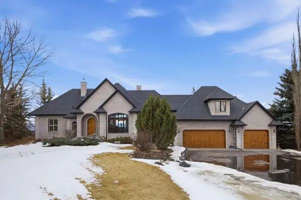 405 Pinnacle Ridge PL SW, Rural Rocky View County, AB T3Z 3N8