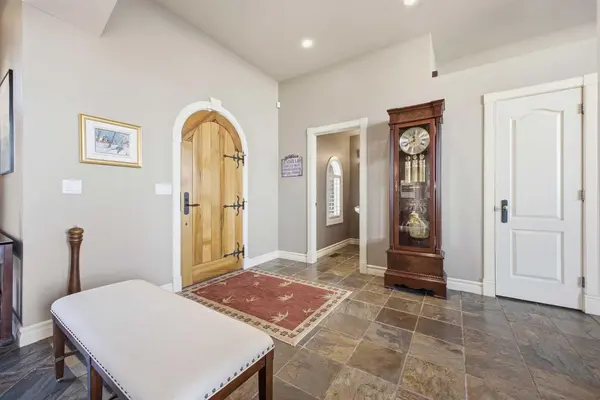 405 Pinnacle Ridge PL SW, Rural Rocky View County, AB T3Z 3N8