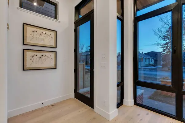 2008 8 AVE SE, Calgary, AB T2G 0N7