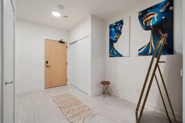 15 Mercer ST #813, Toronto C01, ON M5V 1H2