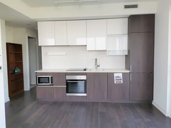 950 Portage Pkwy #2206, Vaughan, ON L4K 0J7