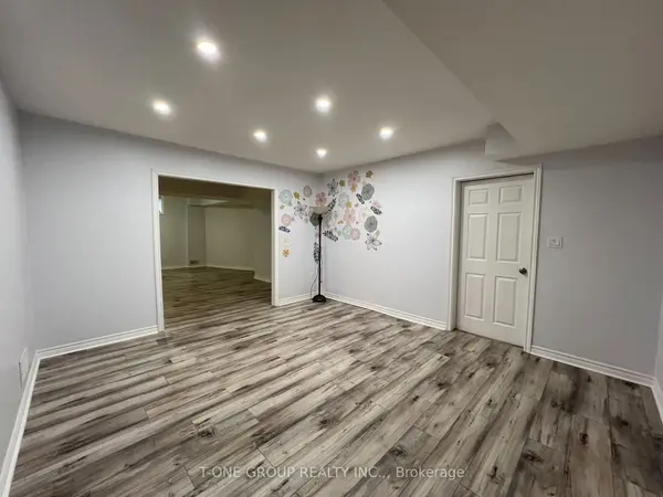 30 Paddington PL, Vaughan, ON L4L 7E6