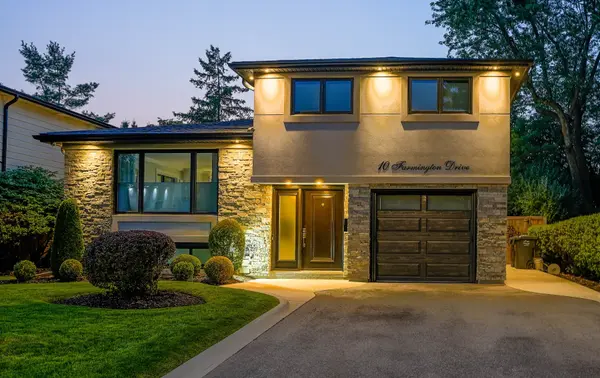 10 Farmington DR, Brampton, ON L6W 2V2