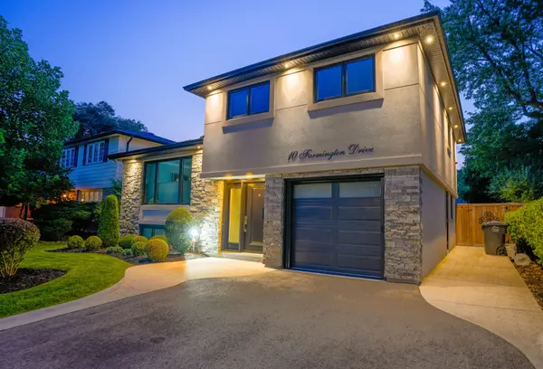 10 Farmington DR, Brampton, ON L6W 2V2