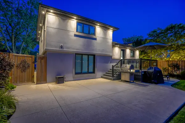 10 Farmington DR, Brampton, ON L6W 2V2