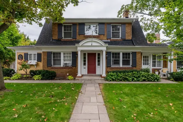 2080 Caroline ST #A, Burlington, ON L7R 1L5