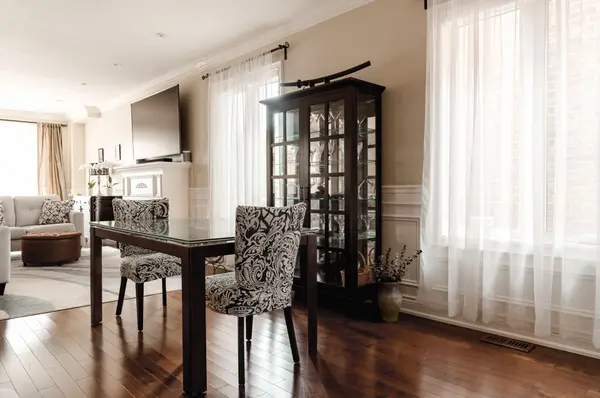 1049 Greaves AVE, Mississauga, ON L5E 3G1