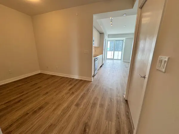 430 Square One DR #2205, Mississauga, ON L5B 0R7