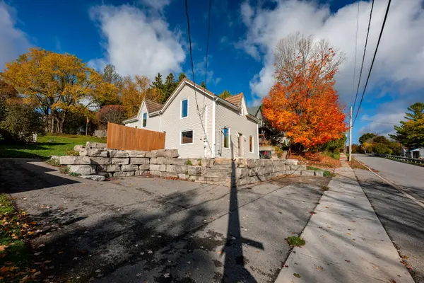 34 Crozier ST, East Luther Grand Valley, ON L0N 1G0