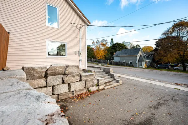 34 Crozier ST, East Luther Grand Valley, ON L0N 1G0