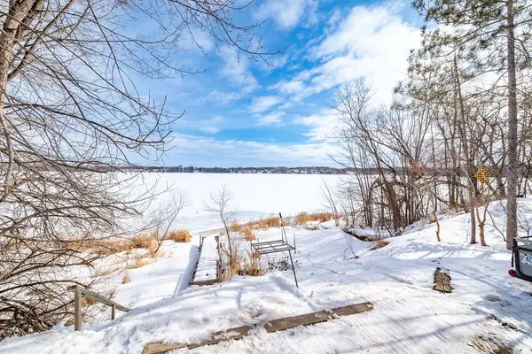 2 Cowley ST, Whitewater Region, ON K0J 1K0