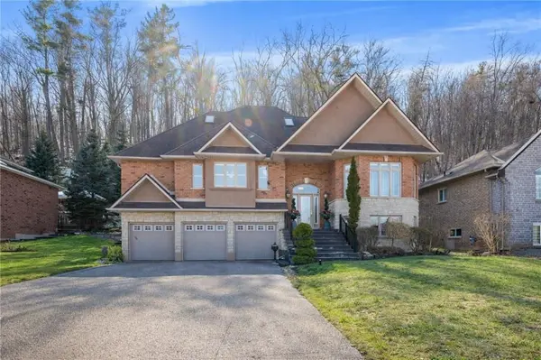 130 Dorchester DR, Grimsby, ON L3M 1A8