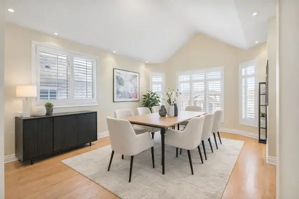 130 Dorchester DR, Grimsby, ON L3M 1A8