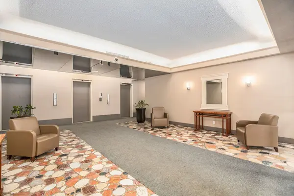 1785 Frobisher LN #404, Alta Vista And Area, ON K1G 3T7