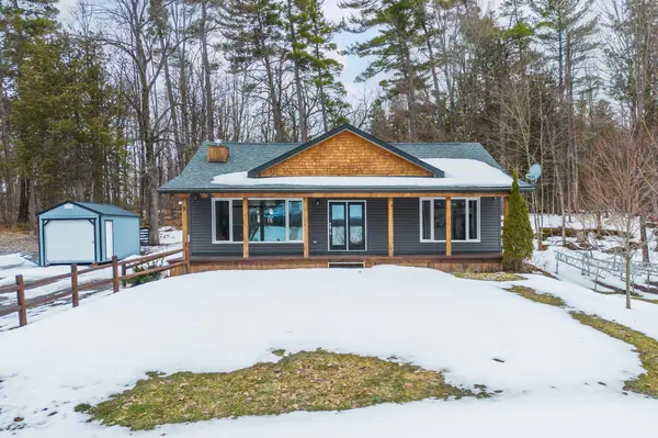 9 Skebo LN, Horton, ON K7V 3Z8