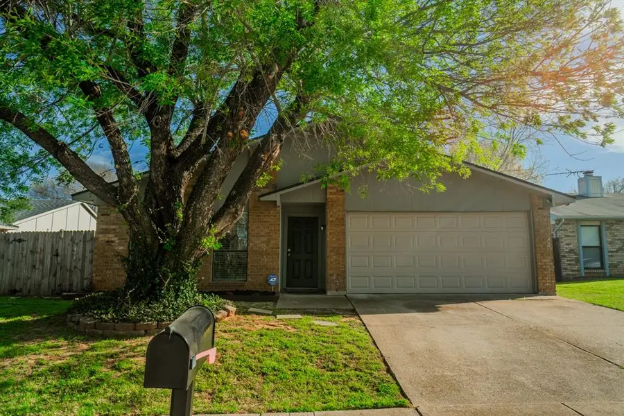 6802 Blackberry Drive, Arlington, TX 76016