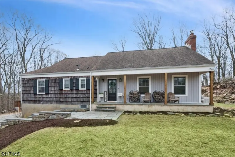 13 Forest View Dr, Washington Twp., NJ 07853