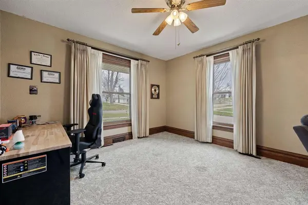 1707 8th Ave, Belle Plaine, IA 52208