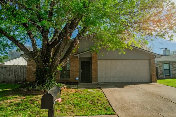 6802 Blackberry Drive, Arlington, TX 76016