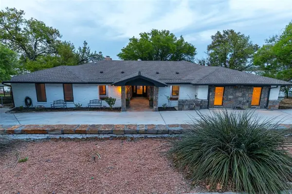 440 Lakeside Drive, Brownwood, TX 76801