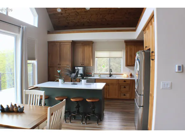 3716 WEAVER RD, Riddle, OR 97469