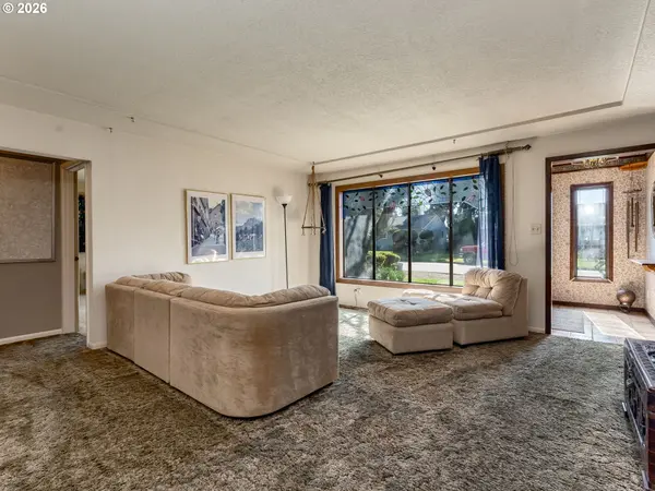 1935 NE ORCHARD AVE, Mc Minnville, OR 97128