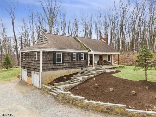 13 Forest View Dr, Washington Twp., NJ 07853