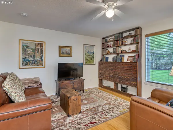 19220 COKERON DR, Oregon City, OR 97045