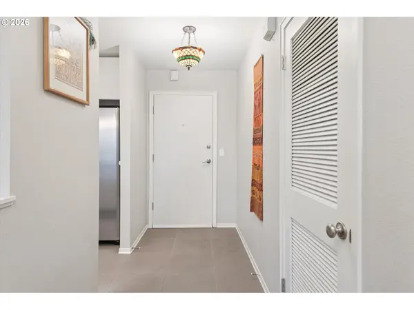 16200 PACIFIC HWY #4, Lake Oswego, OR 97034