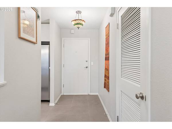 16200 PACIFIC HWY #4, Lake Oswego, OR 97034