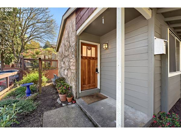 137 SE 73RD AVE, Portland, OR 97215