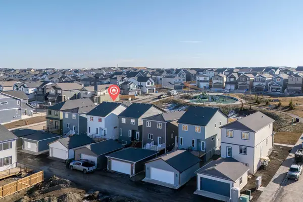 14 Versant PATH SW, Calgary, AB T2Y 0Z5