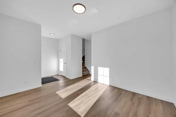 14 Versant PATH SW, Calgary, AB T2Y 0Z5