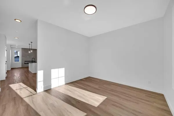 14 Versant PATH SW, Calgary, AB T2Y 0Z5