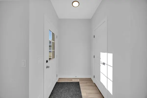 26 Versant PATH SW, Calgary, AB T2Y 0Z4