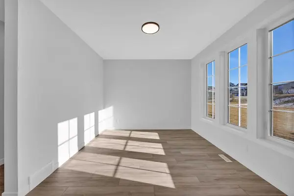 26 Versant PATH SW, Calgary, AB T2Y 0Z4