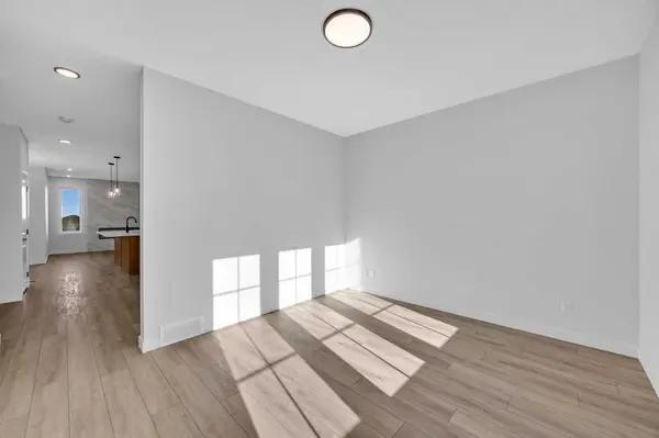 26 Versant PATH SW, Calgary, AB T2Y 0Z4