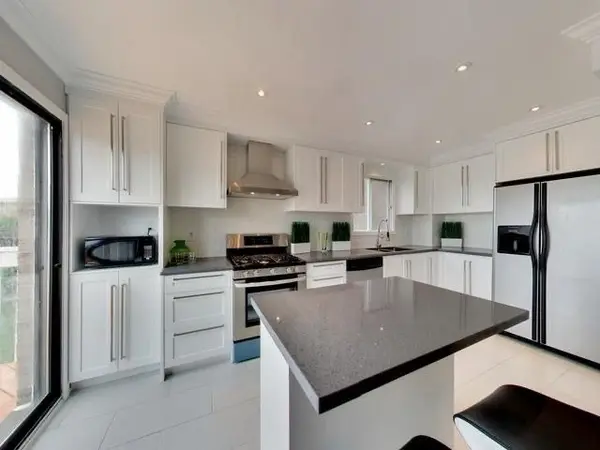 6 Woodward CRES, Ajax, ON L1S 5T6