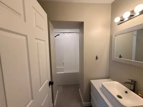 109 Toronto ST #Back unit, Barrie, ON L4N 1V1