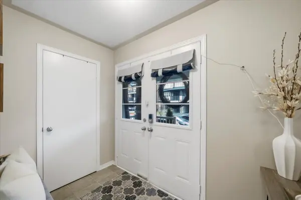 8 Lowes Hill CIR, Caledon, ON L7C 4H4