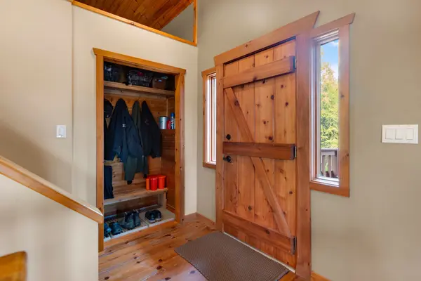 1109 Canopy LN, Algonquin Highlands, ON K0M 1J1