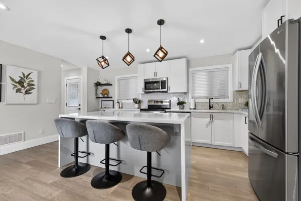 22 Hazelwood AVE, Grimsby, ON L3M 1K1