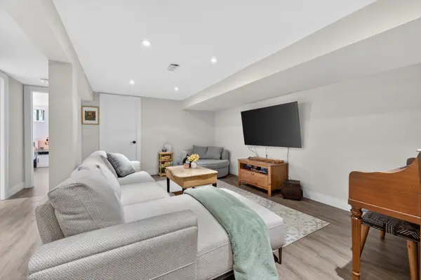 22 Hazelwood AVE, Grimsby, ON L3M 1K1