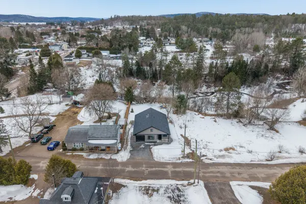 15 Zilney ST, Madawaska Valley, ON K0J 1B0