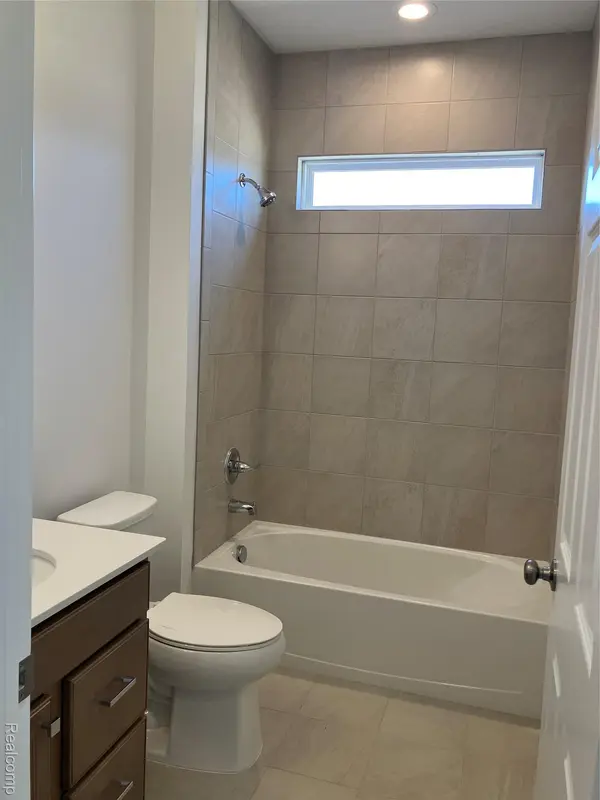 61611 Empire RD, Lyon Charter Township, MI 48178