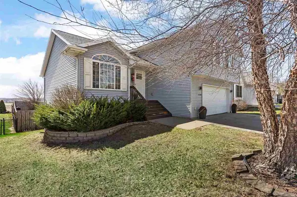 1289 Langenberg Ave, Iowa City, IA 52240