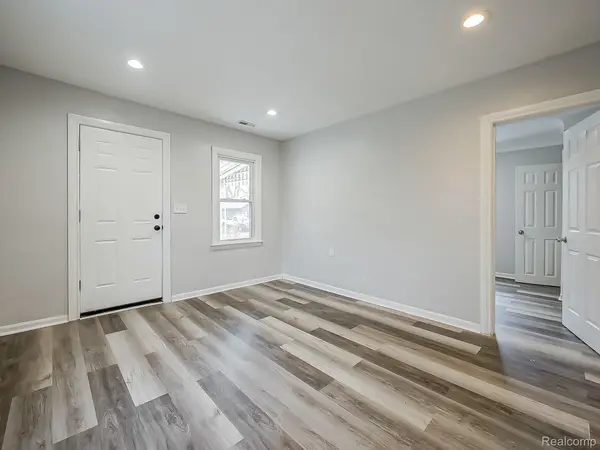 23352 Powell AVE, Hazel Park, MI 48030