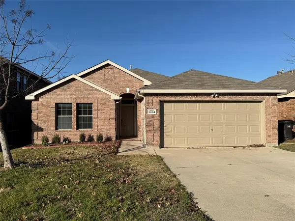 9884 Autumn Sage Drive, Fort Worth, TX 76108